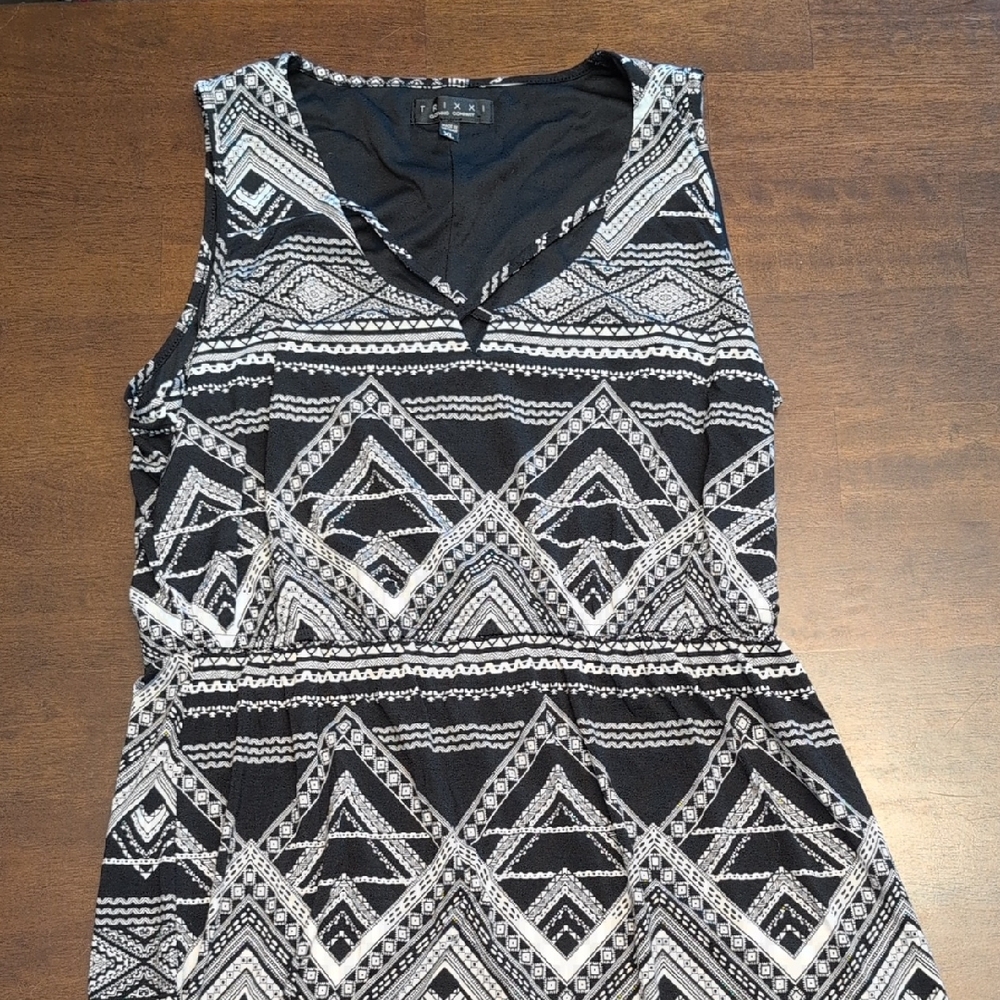 Black & White Geometric Sleeveless Dress